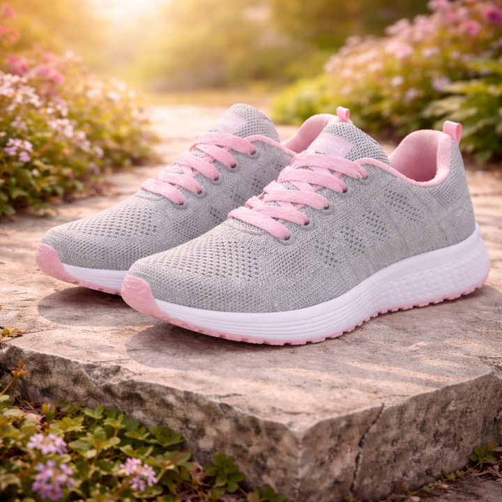 Indersiden af ortopædisk sneaker viser svangstøtte og gelkerne-indlæg. Lindrer fodsmerter.
