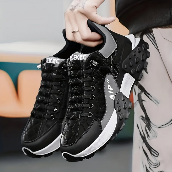 Sideprofil af unisex ortopædiske sneakers, der fremhæver ergonomisk design og komfort.