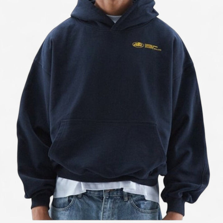 Komfortabel hverdagshoodie med oversized pasform. Blød unisex hoodie i moderne design til afslappet tøj.