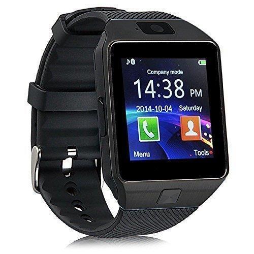 Unisex smartwatch på et håndled viser digital tid. Perfekt til hverdag, sundhedssporing og kommunikation.