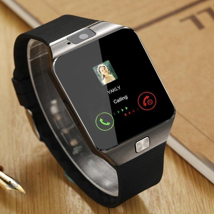Smartwatch med Bluetooth til opkald og notifikationer. Hold forbindelse via Android/iOS med dette unisex ur.