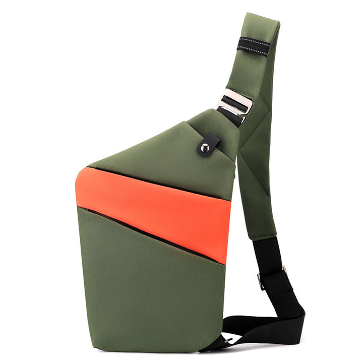 Praktisk unisex skuldertaske med flere rum for nem organisering af indhold.