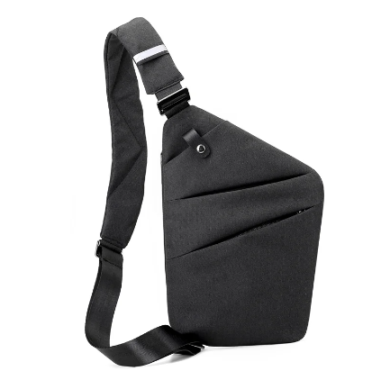 Slidstærk sort tyverisikker mini crossbody taske, designet til at beskytte dine ejendele mod lommetyveri.