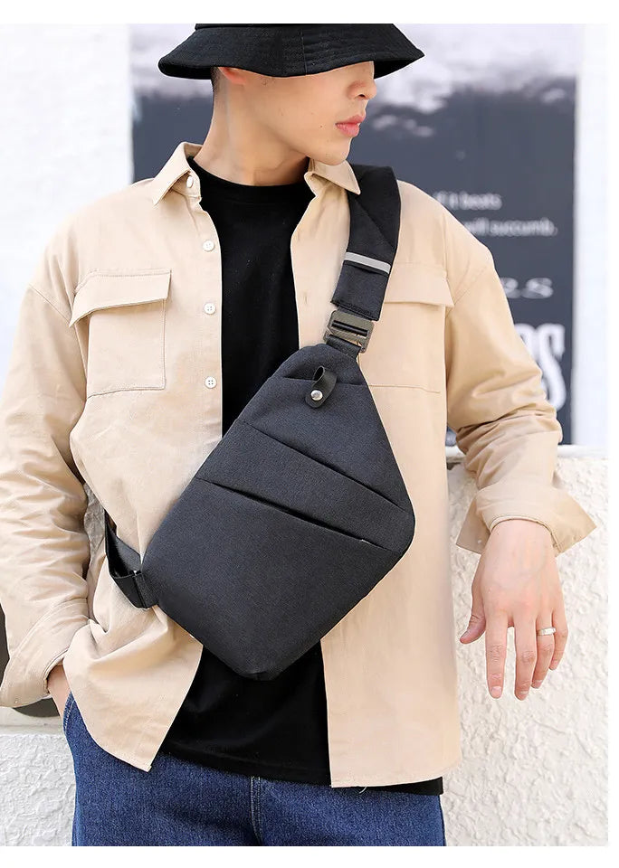 Stilfuld sort unisex crossbody taske til håndfri komfort, ideel som tyverisikker skuldertaske til byture.