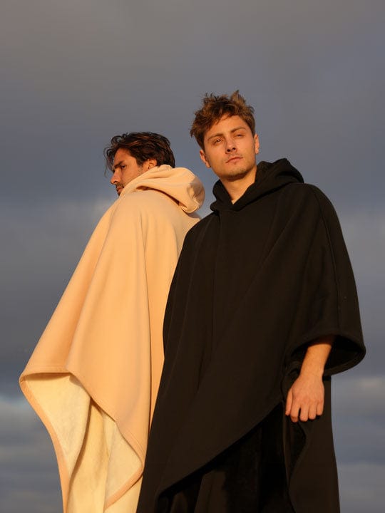 Unisex vægtet hættejakke med en elegant og afslappet silhuet, perfekt til hygge.