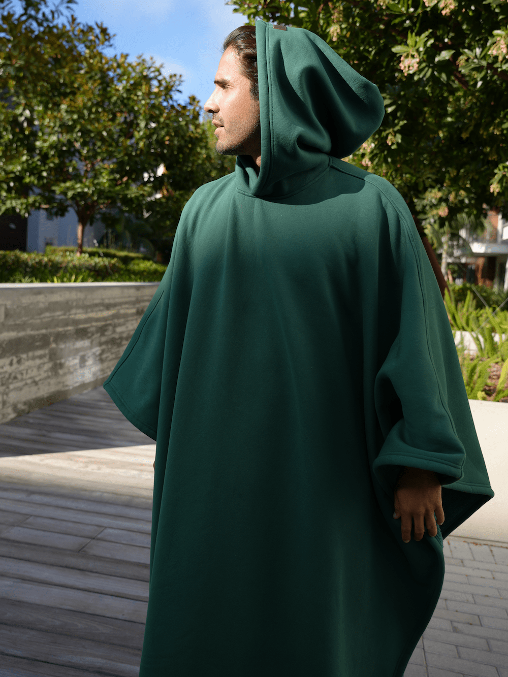 Detaljebillede af den bløde tekstur og vægtede foring på Calming Cloak hættejakken.
