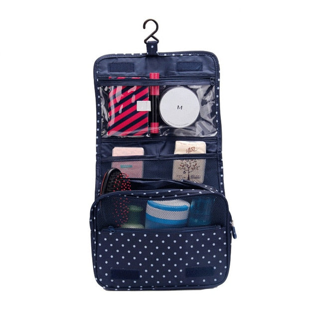 Indvendig visning af organizer toilettaske med mesh-lommer, vandafvisende for sikker opbevaring.