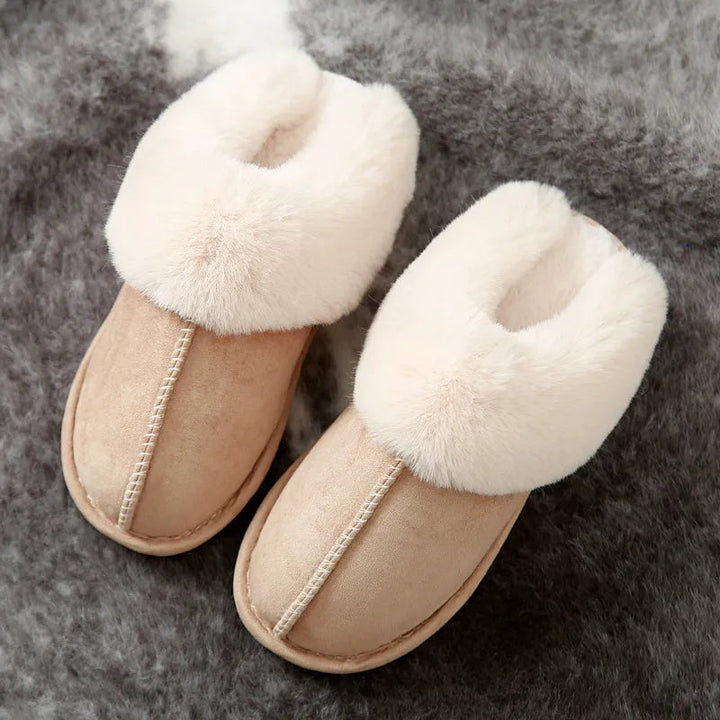 Detalje af blødt, varmt for i unisex hjemmesko. Komfortable tøfler til hyggelige vinteraftener.