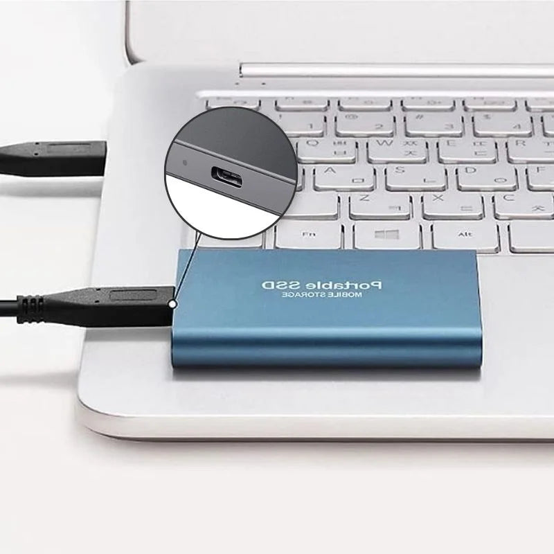 Universal Ekstern SSD med 30TB datalagring, ideel til hurtig filhåndtering og stor kapacitet.
