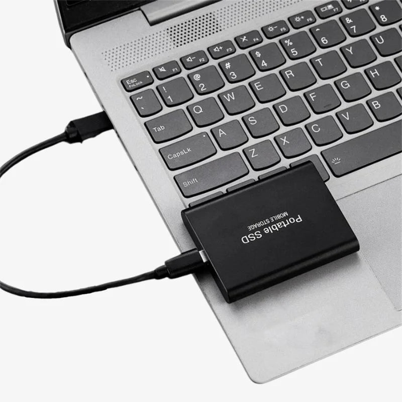 Bærbar SSD til lynhurtig opbevaring, klar til store filer og krævende gaming, op til 30TB.