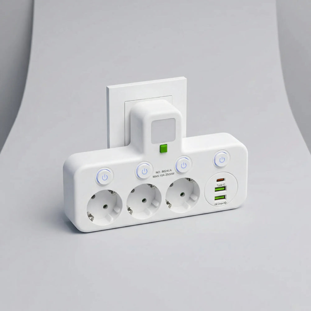 Praktisk vægmonteret stikdåse med USB-porte. Perfekt til hjemmekontoret og kabelstyring.