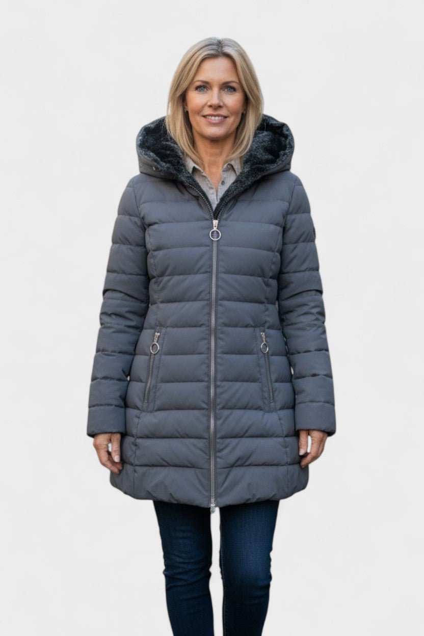 Elegant kunstpels vinterjakke, der tilbyder både varme og et modish look til damer.