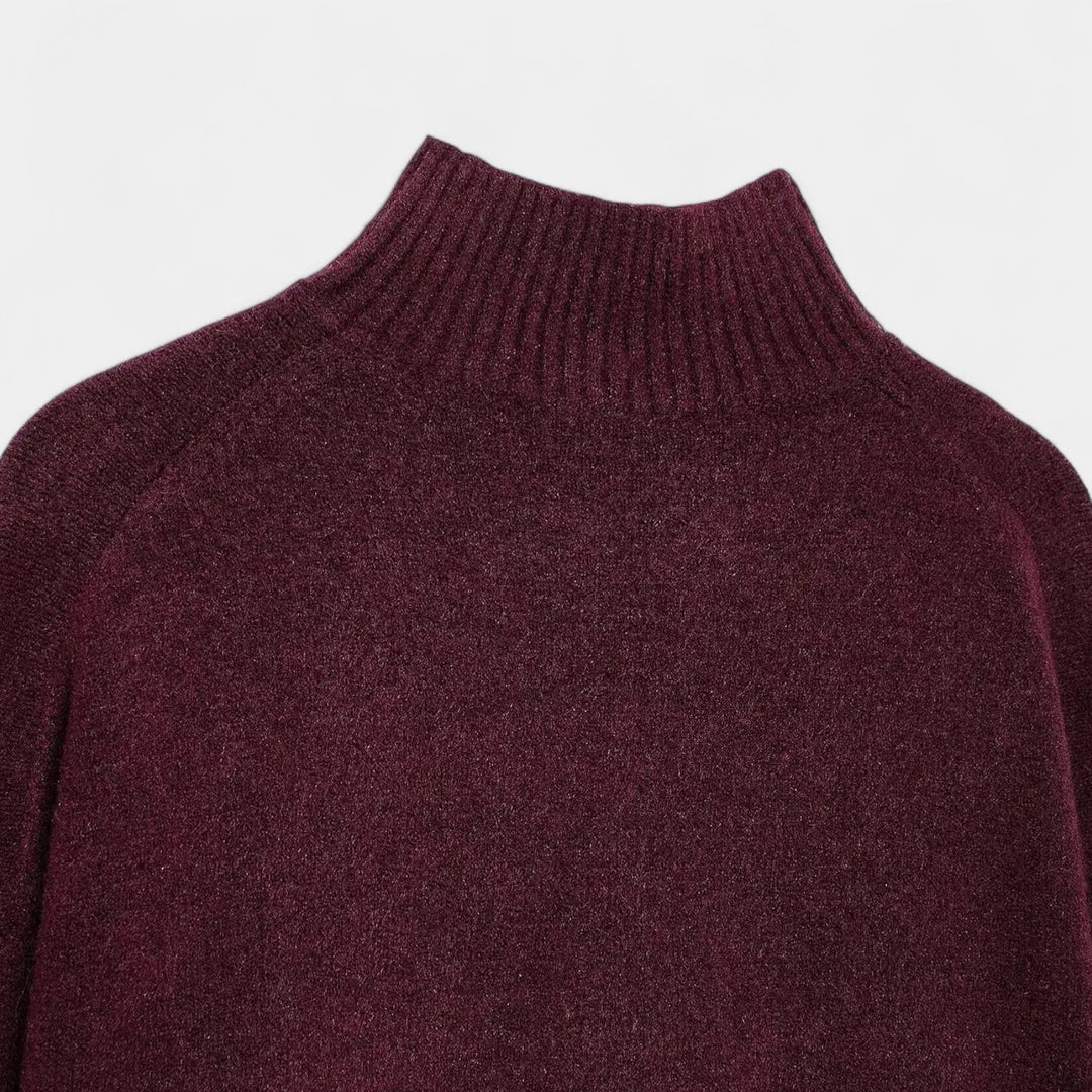 Tidløs og varm dametrøje med rullekrave. Klassisk striktrøje for komfortabel og elegant damemode.