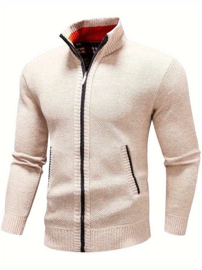 Stilfuld herretrøje til hverdag og urban vintermode. Varm og moderne, perfekt til koldt vejr og hygge.