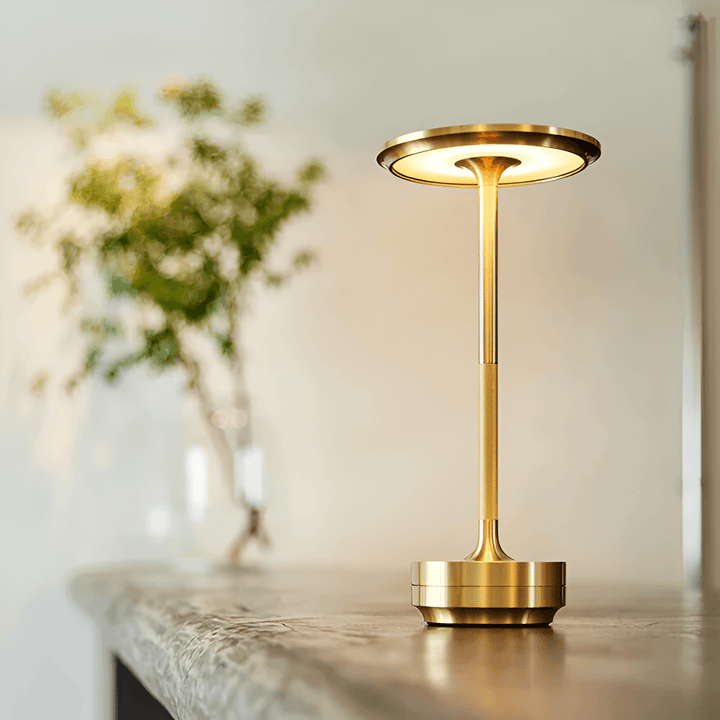 VibeLight dæmpbar LED bordlampe: trådløs, justerbar hyggebelysning med moderne design & touchkontrol.