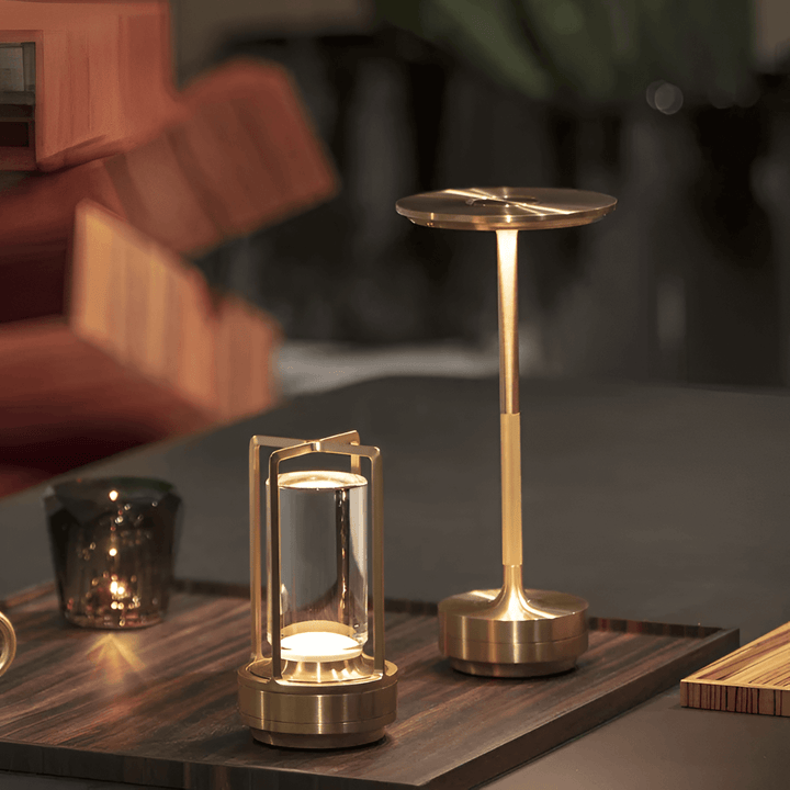 Elegant VibeLight trådløs bordlampe. Dæmpbar LED med touchkontrol leverer perfekt lys til hygge.