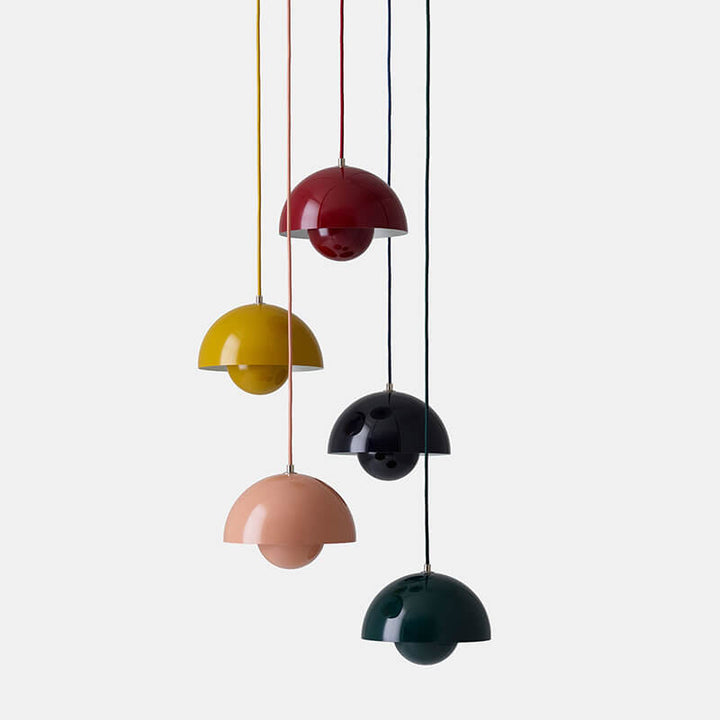 VividDome loftlampe i moderne halvkugledesign skaber hyggelig belysning til dit hjem.