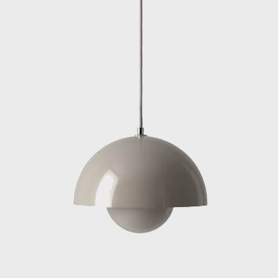 Rene linjer: VividDome loftlampe i moderne halvkugledesign. Skaber elegant belysning og hygge.