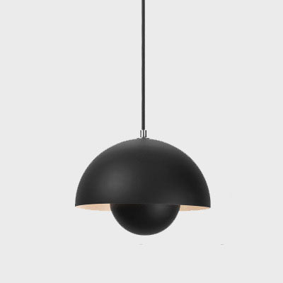 Visuelt tiltalende VividDome halvkugle loftlampe. Moderne belysning for stilfuld indretning og hygge.
