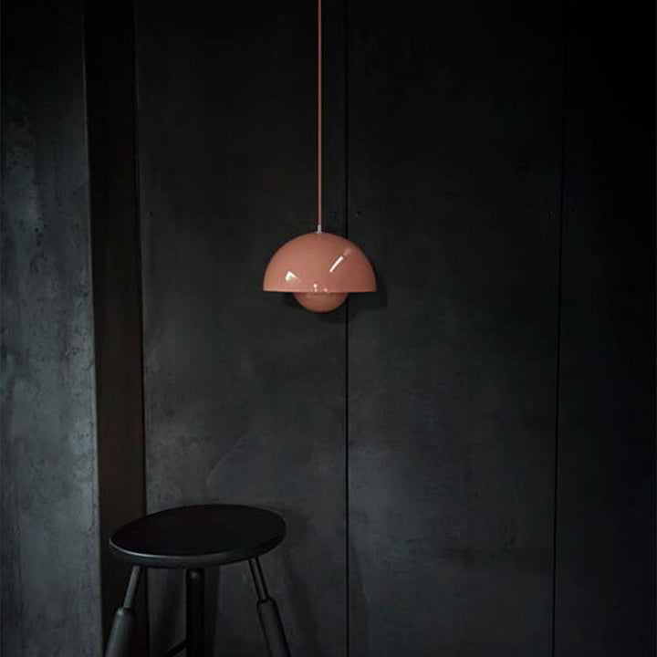 Indendørs VividDome loftlampe med unikt halvkugledesign. Skab hygge og god belysning i hjemmet.